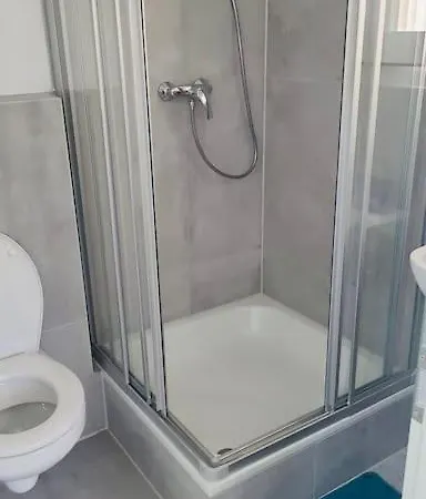 Neu Renovierte 80qm Apartment *